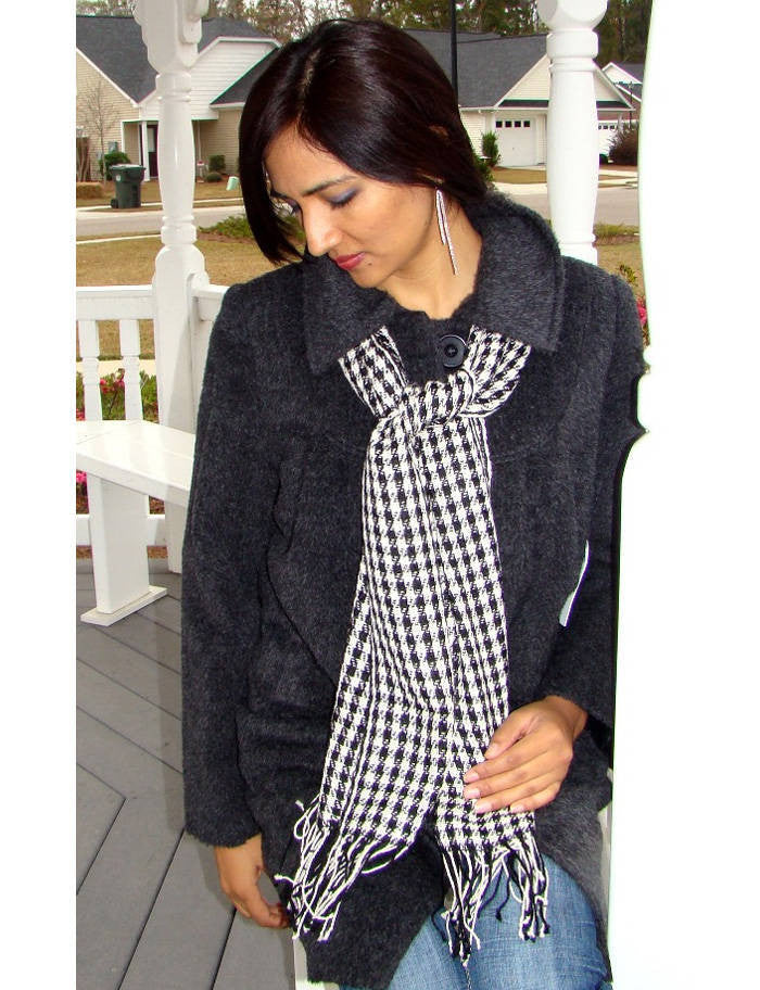 Alpaca Scarf - Baby Alpaca Fleece, Handwoven Scarf Black & White Hounds Tooth Pattern (JUL134)