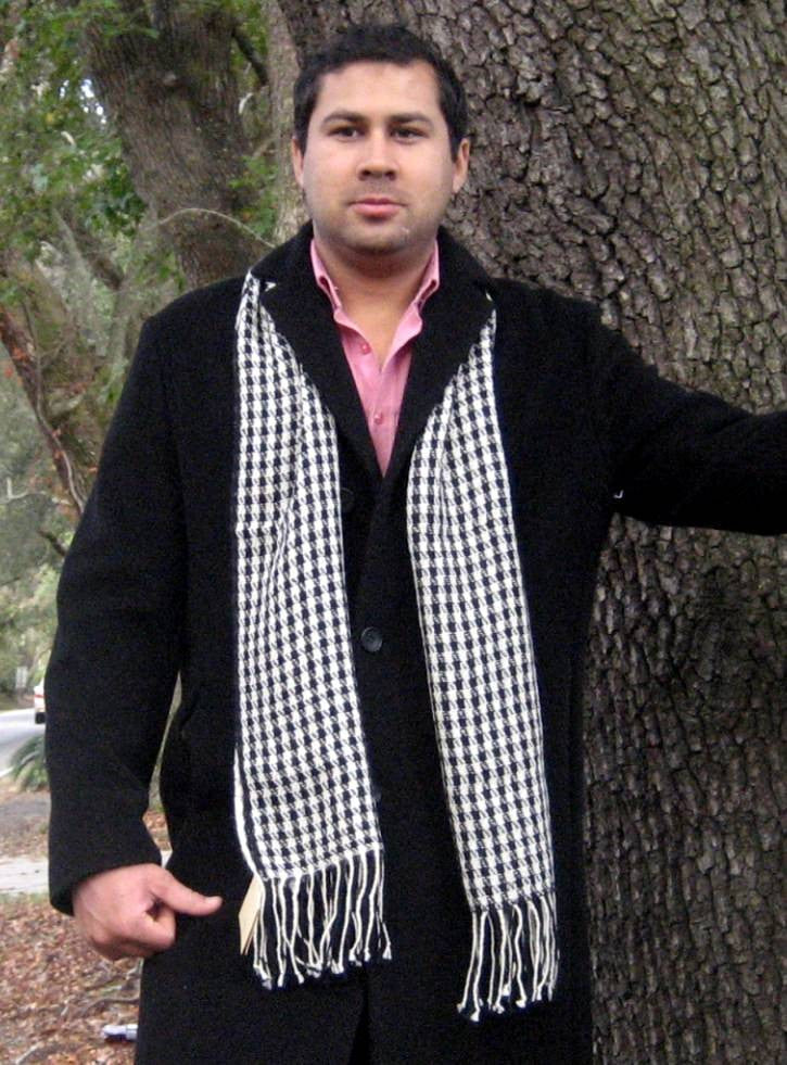Alpaca Scarf - Baby Alpaca Fleece, Handwoven Scarf Black & White Hounds Tooth Pattern (JUL134)